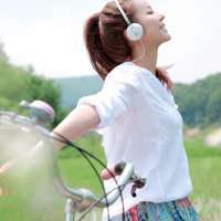 女生戴耳机头像_唯美好看的女生带耳机头像