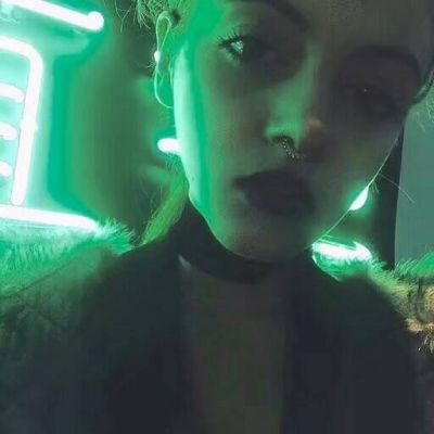 头像另类个性女生_好看另类的霸气个性女生