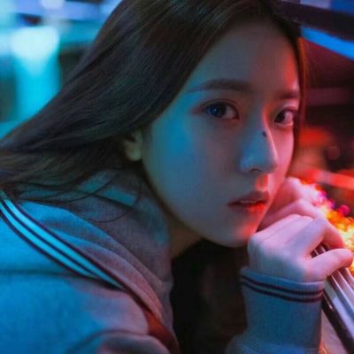 头像另类个性女生_好看另类的霸气个性女生