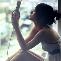 女生戴耳机头像_唯美好看的女生带耳机头像