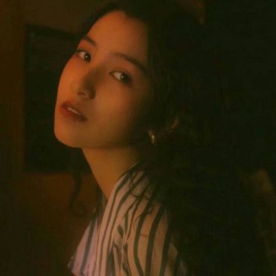 头像另类个性女生_好看另类的霸气个性女生