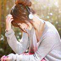 女生戴耳机头像_唯美好看的女生带耳机头像