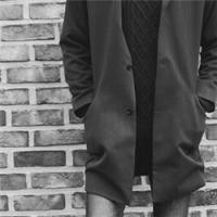 微信头像男生下半身黑白照