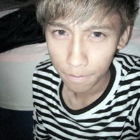 黑白条纹衣服男生头像