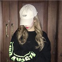 戴帽子女生低头头像_好看个性带帽子的女生