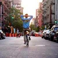 好看有意境的骑单车的男生头像