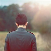 好看的唯美微信头像男生阳光背影