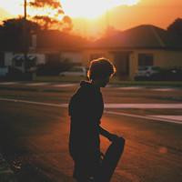 好看的唯美微信头像男生阳光背影