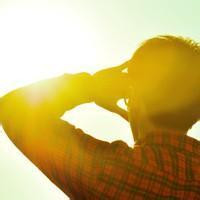 好看的唯美微信头像男生阳光背影