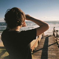 好看的唯美微信头像男生阳光背影