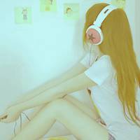 戴耳机女生头像 好看的女生戴耳机图片头像