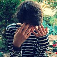 黑白条纹衣服男生头像