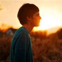 好看的唯美微信头像男生阳光背影