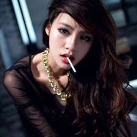 女生叼烟霸气头像 嘴边叼烟寂莫仍在