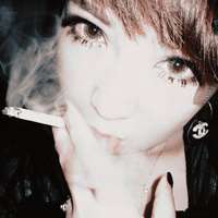 女生叼烟霸气头像 嘴边叼烟寂莫仍在