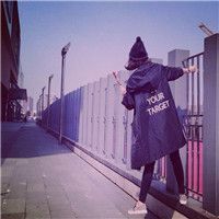 戴帽子女生低头头像_好看个性带帽子的女生