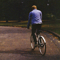 好看有意境的骑单车的男生头像