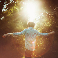 好看的唯美微信头像男生阳光背影