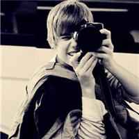 男生拿相机头像_男生手拿相机头像