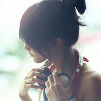 女生戴耳机头像_唯美好看的女生带耳机头像