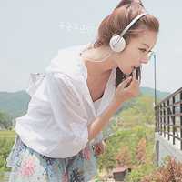 女生戴耳机头像_唯美好看的女生带耳机头像