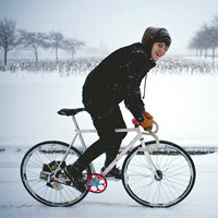 好看有意境的骑单车的男生头像