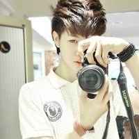 男生拿相机头像_男生手拿相机头像