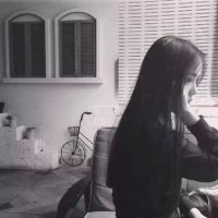 黑白女生头像高冷 把孤独喂好