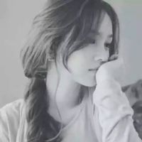黑白女生头像高冷 把孤独喂好