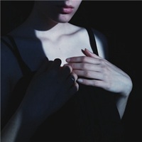 完美身材女生头像 性感女生秀身材的头像图片