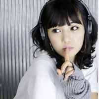 女生戴耳机头像_唯美好看的女生带耳机头像