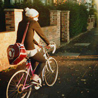 好看有意境的骑单车的男生头像