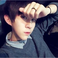 黑白条纹衣服男生头像