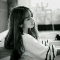 黑白女生头像高冷 把孤独喂好