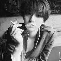 女生叼烟霸气头像 嘴边叼烟寂莫仍在