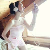 女生戴耳机头像_唯美好看的女生带耳机头像