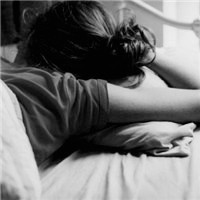 一男一女的伤感黑白情侣头像图片