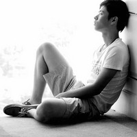 一男一女的伤感黑白情侣头像图片