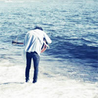 好看的微信男生海边背影头像