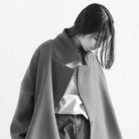 黑白女生头像高冷 把孤独喂好