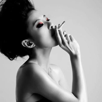 女生叼烟霸气头像 嘴边叼烟寂莫仍在