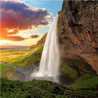 飞流湍急的瀑布美景图片