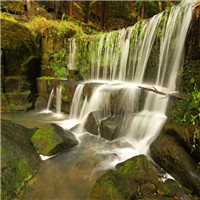 飞流湍急的瀑布美景图片