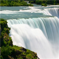 飞流湍急的瀑布美景图片