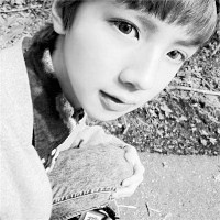 一男一女的伤感黑白情侣头像图片