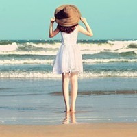 女生头像背影伤感海边 伤感在蓝色的海边