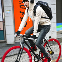 好看有意境的骑单车的男生头像