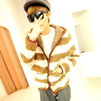 黑白条纹衣服男生头像