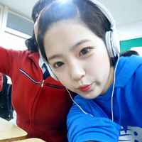 女生戴耳机头像_唯美好看的女生带耳机头像