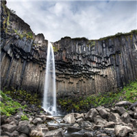 飞流湍急的瀑布美景图片